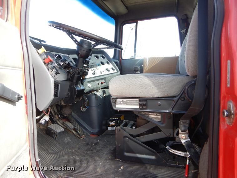 image for item GX9739 1994 Ford L9000 AeroMax semi truck