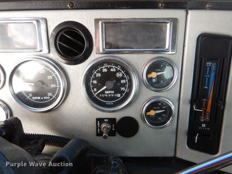 image for item GX9739 1994 Ford L9000 AeroMax semi truck