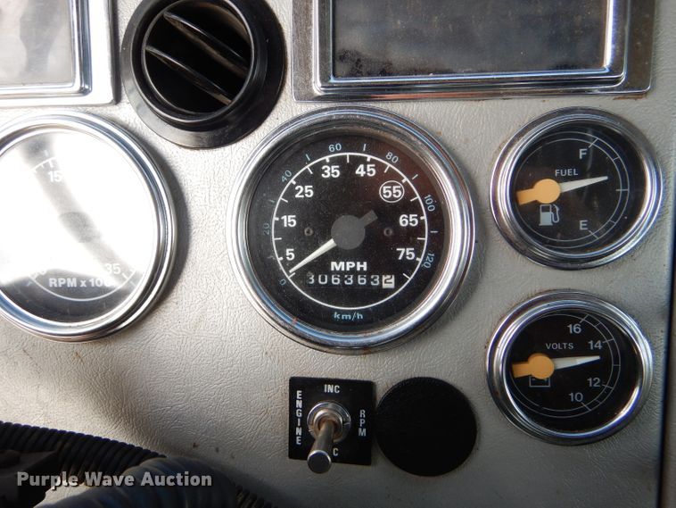 image for item GX9739 1994 Ford L9000 AeroMax semi truck