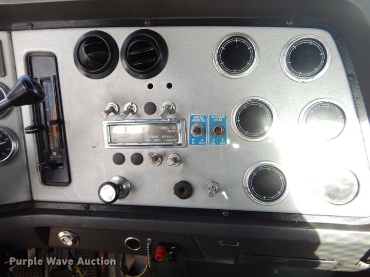 image for item GX9739 1994 Ford L9000 AeroMax semi truck