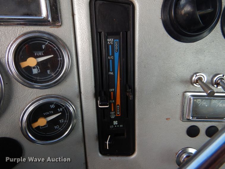 image for item GX9739 1994 Ford L9000 AeroMax semi truck