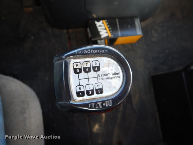 image for item GX9739 1994 Ford L9000 AeroMax semi truck