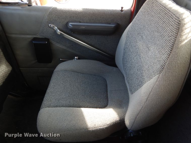 image for item GX9739 1994 Ford L9000 AeroMax semi truck