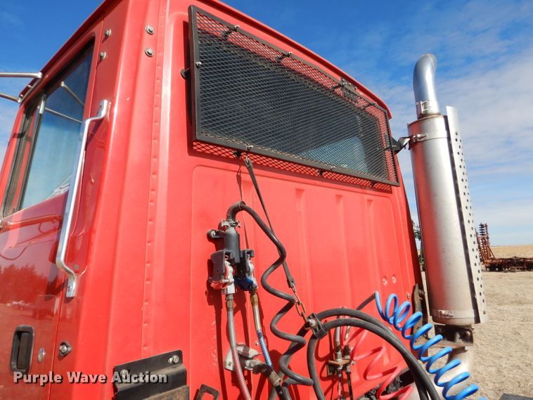 image for item GX9739 1994 Ford L9000 AeroMax semi truck