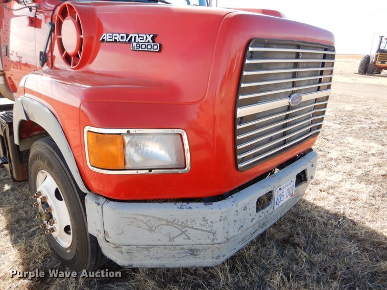 image for item GX9739 1994 Ford L9000 AeroMax semi truck