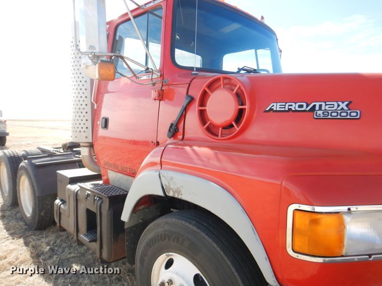 image for item GX9739 1994 Ford L9000 AeroMax semi truck