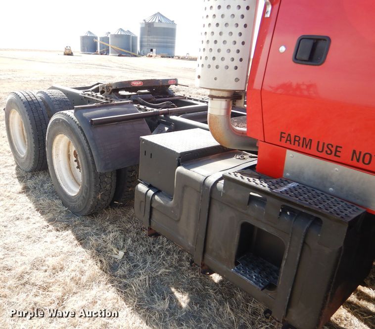 image for item GX9739 1994 Ford L9000 AeroMax semi truck