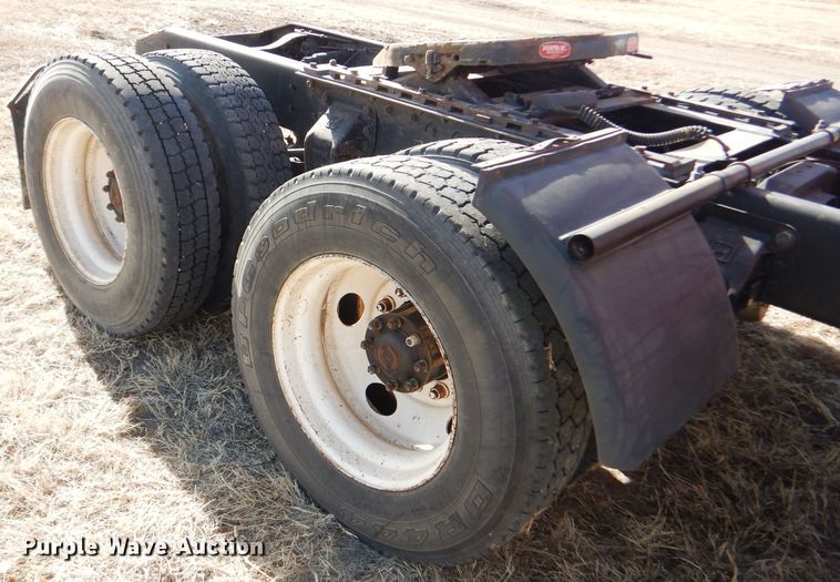 image for item GX9739 1994 Ford L9000 AeroMax semi truck