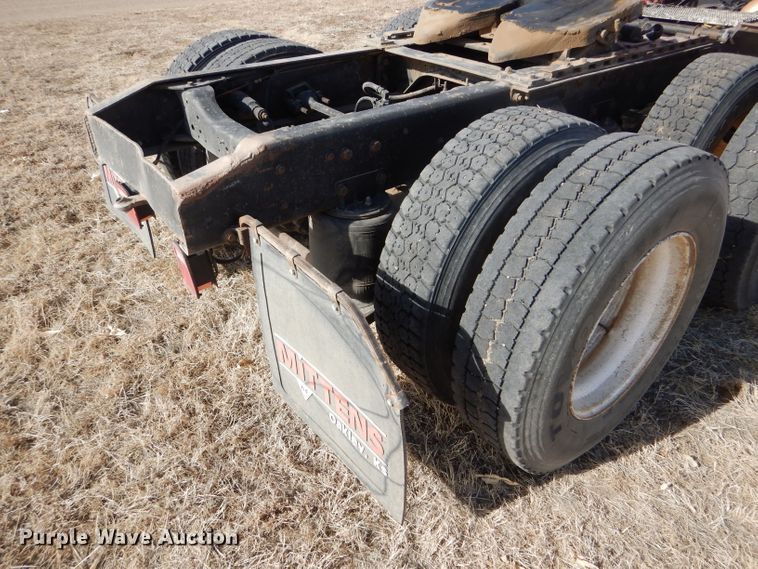 image for item GX9739 1994 Ford L9000 AeroMax semi truck