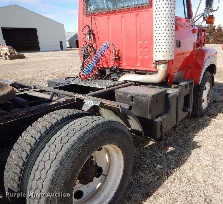 image for item GX9739 1994 Ford L9000 AeroMax semi truck