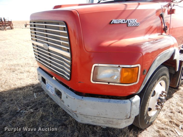 image for item GX9739 1994 Ford L9000 AeroMax semi truck