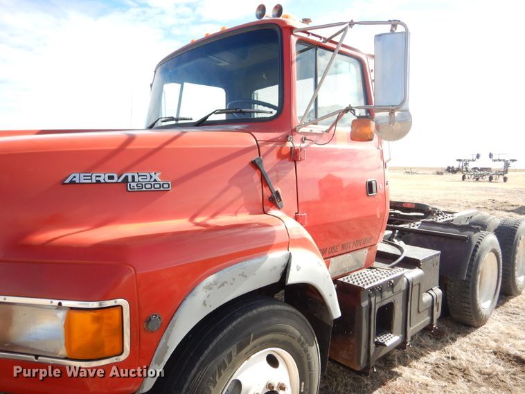 image for item GX9739 1994 Ford L9000 AeroMax semi truck