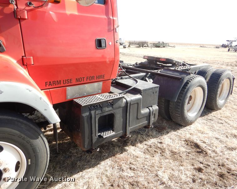 image for item GX9739 1994 Ford L9000 AeroMax semi truck