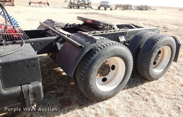 image for item GX9739 1994 Ford L9000 AeroMax semi truck