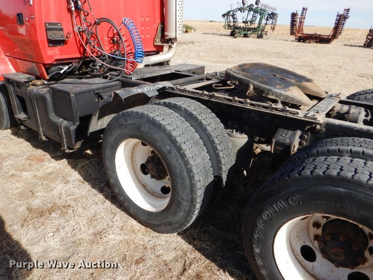 image for item GX9739 1994 Ford L9000 AeroMax semi truck