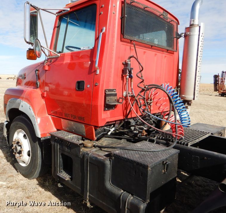 image for item GX9739 1994 Ford L9000 AeroMax semi truck