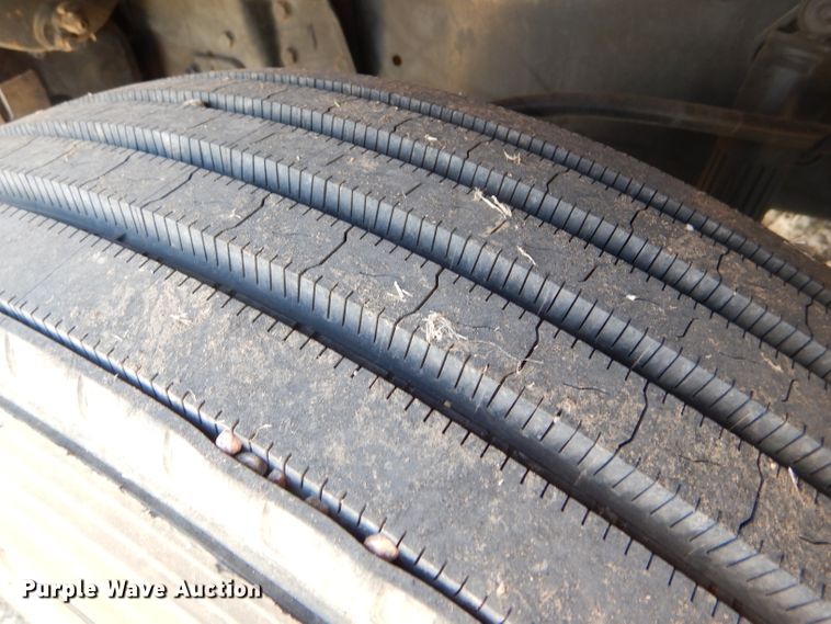 image for item GX9739 1994 Ford L9000 AeroMax semi truck