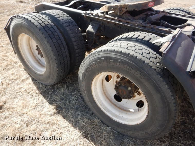 image for item GX9739 1994 Ford L9000 AeroMax semi truck