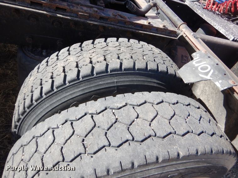 image for item GX9739 1994 Ford L9000 AeroMax semi truck