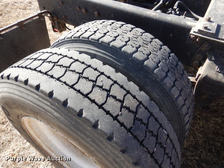 image for item GX9739 1994 Ford L9000 AeroMax semi truck