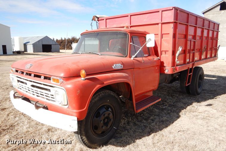 image for item GX9740 1966 Ford 600 grain truck