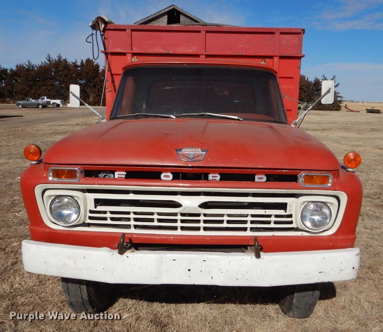 image for item GX9740 1966 Ford 600 grain truck