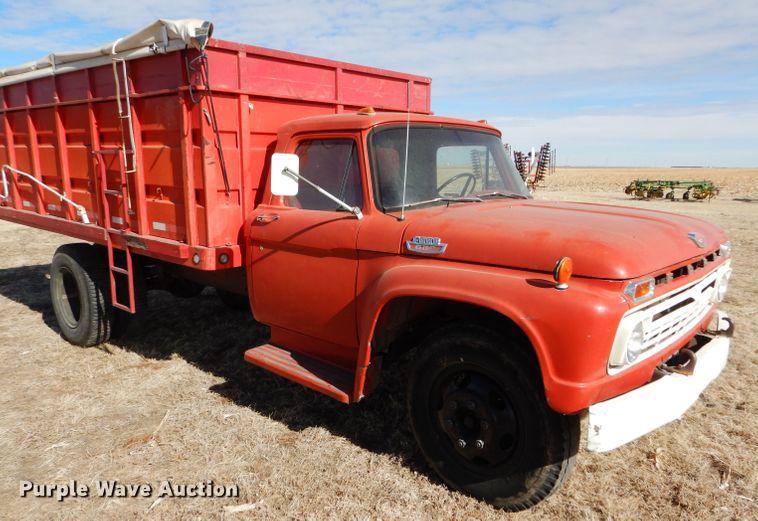 image for item GX9740 1966 Ford 600 grain truck