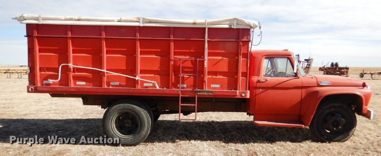 image for item GX9740 1966 Ford 600 grain truck