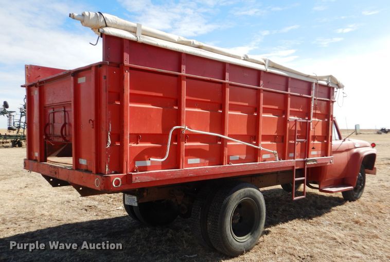 image for item GX9740 1966 Ford 600 grain truck