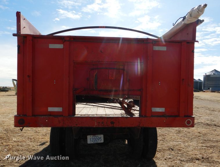 image for item GX9740 1966 Ford 600 grain truck