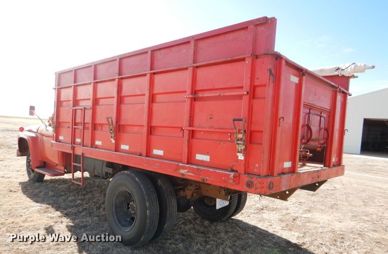 image for item GX9740 1966 Ford 600 grain truck
