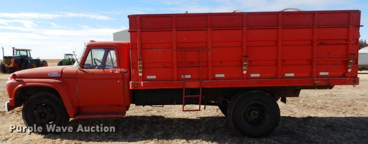 image for item GX9740 1966 Ford 600 grain truck