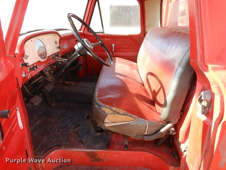 image for item GX9740 1966 Ford 600 grain truck