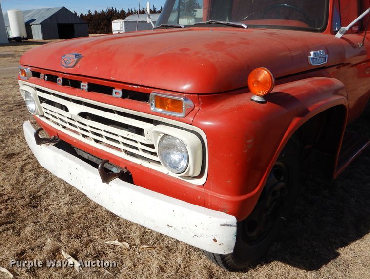 image for item GX9740 1966 Ford 600 grain truck