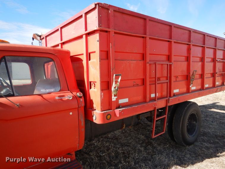 image for item GX9740 1966 Ford 600 grain truck