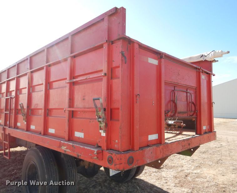 image for item GX9740 1966 Ford 600 grain truck