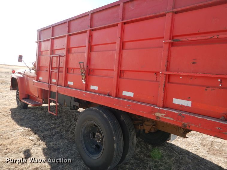 image for item GX9740 1966 Ford 600 grain truck