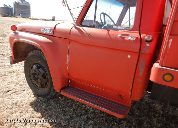 image for item GX9740 1966 Ford 600 grain truck