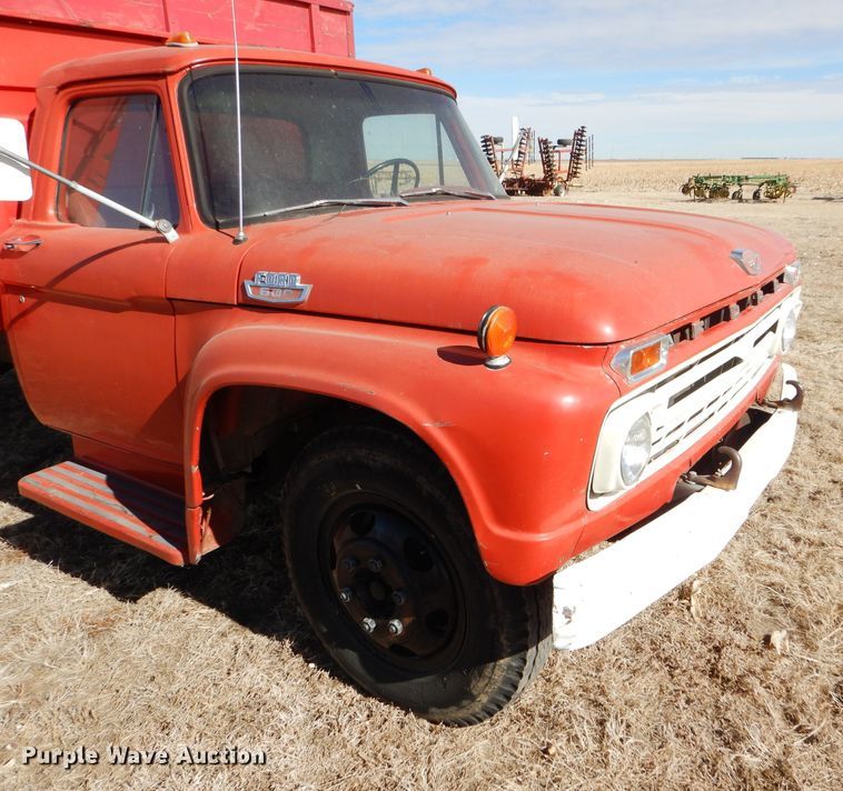 image for item GX9740 1966 Ford 600 grain truck