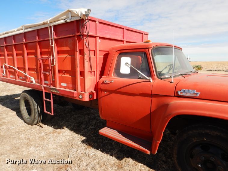 image for item GX9740 1966 Ford 600 grain truck