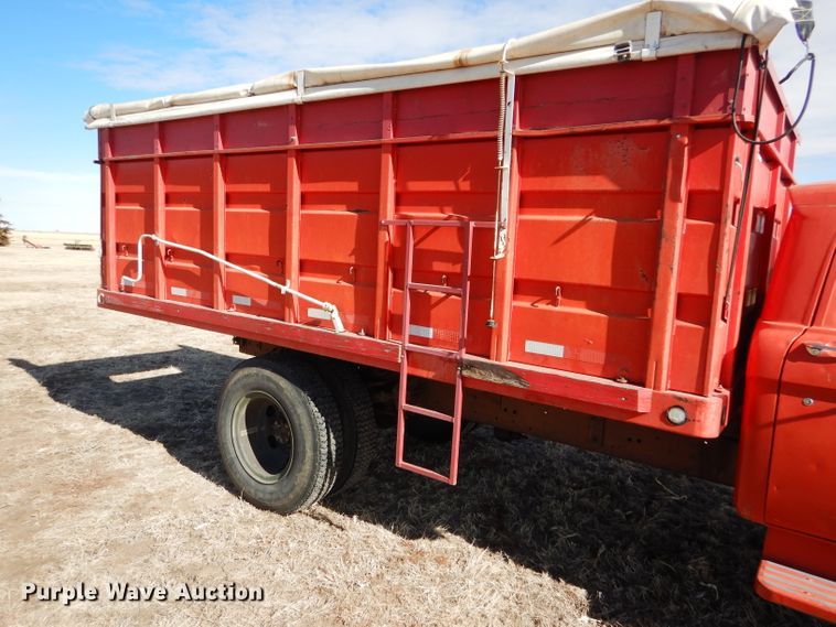 image for item GX9740 1966 Ford 600 grain truck