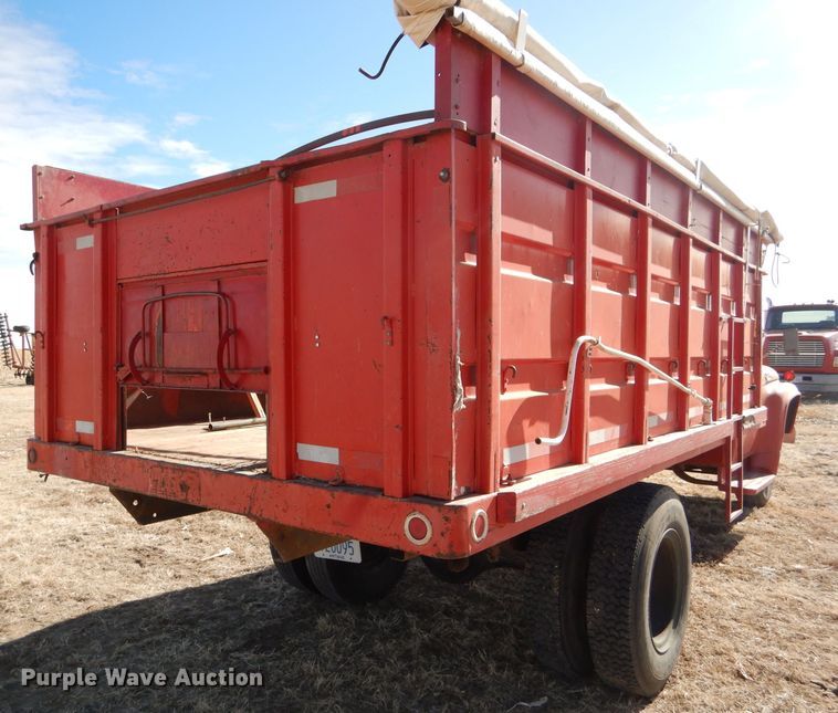 image for item GX9740 1966 Ford 600 grain truck