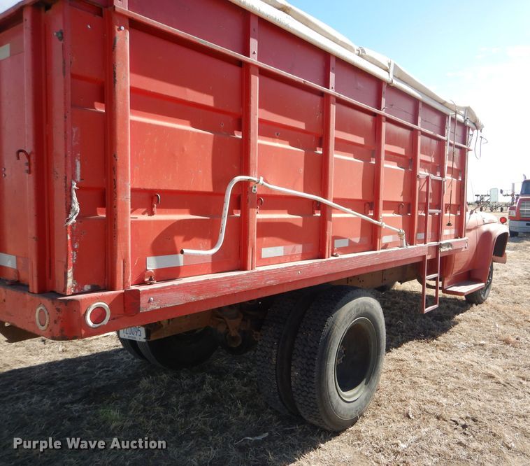 image for item GX9740 1966 Ford 600 grain truck