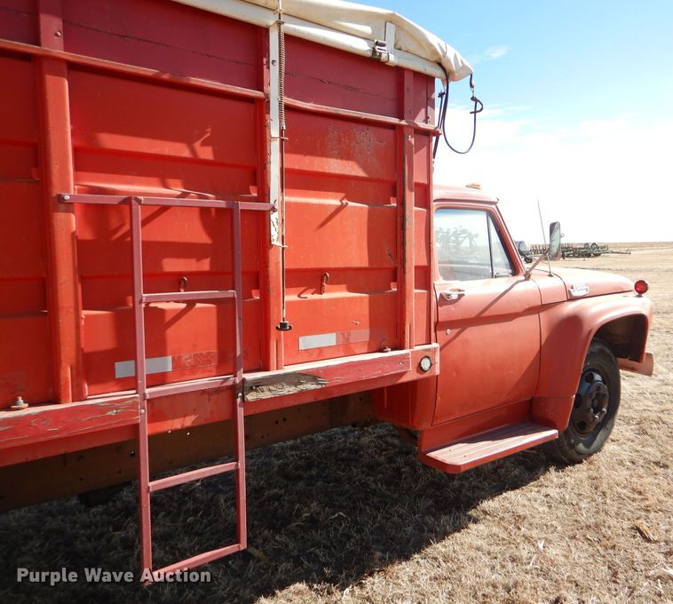 image for item GX9740 1966 Ford 600 grain truck