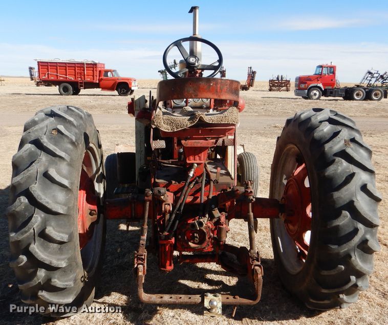 image for item GX9741 1959 Farmall 560 tractor
