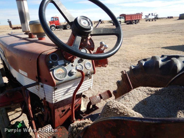 image for item GX9741 1959 Farmall 560 tractor