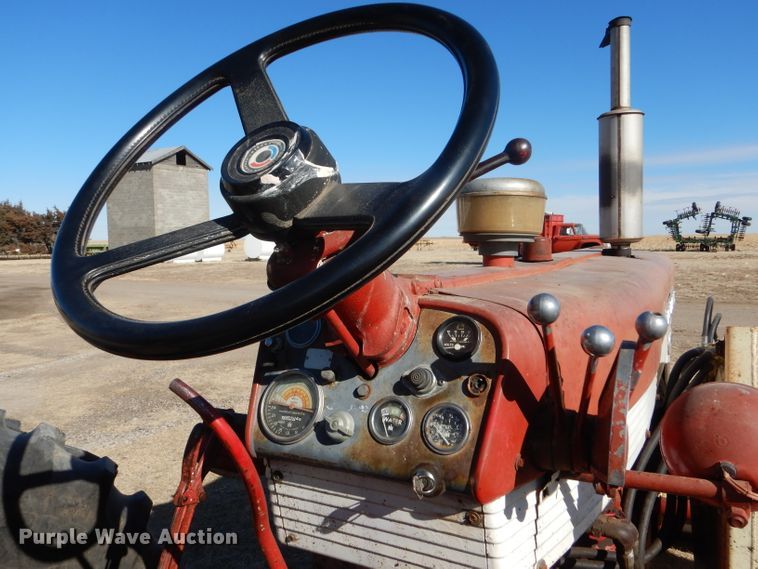 image for item GX9741 1959 Farmall 560 tractor