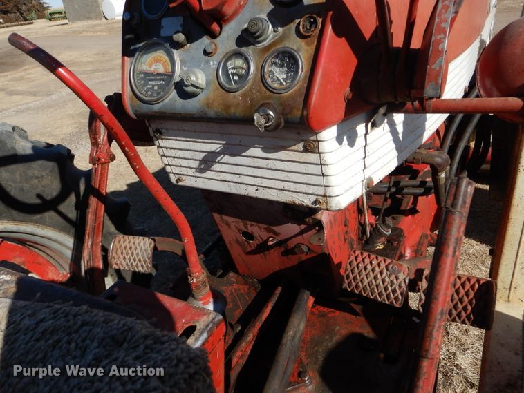 image for item GX9741 1959 Farmall 560 tractor