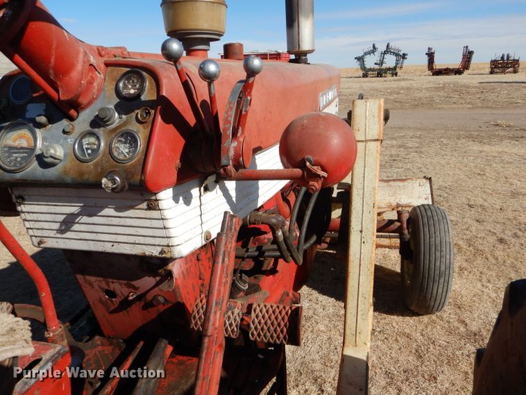 image for item GX9741 1959 Farmall 560 tractor