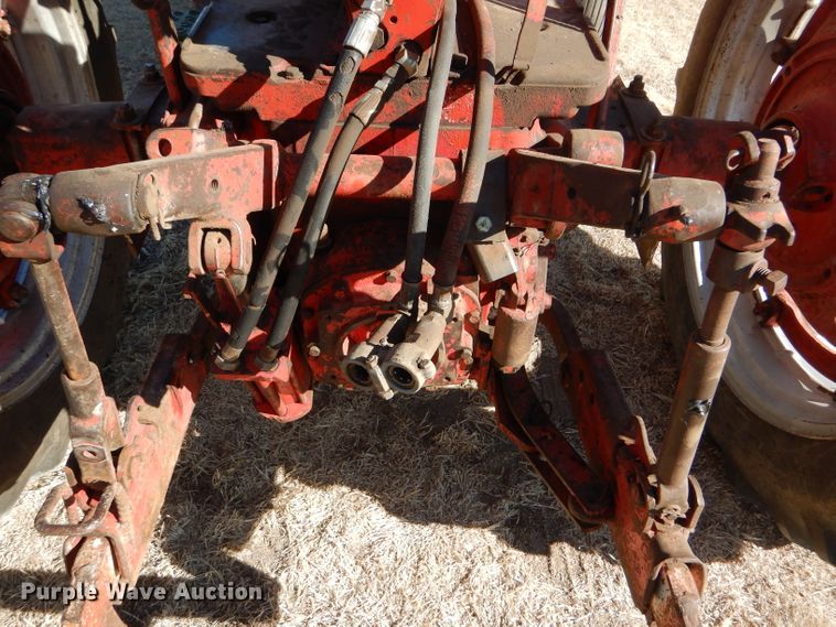 image for item GX9741 1959 Farmall 560 tractor